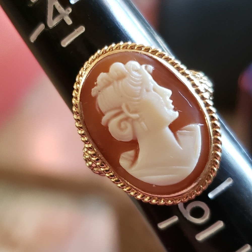 Vintage 14kt Gold Carved Cameo Ring